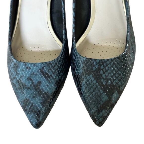 Kenneth Cole New York Morgan Kitten-Heel Pumps in the Size 9.5M in Ocean Snake - Picture 8 of 9